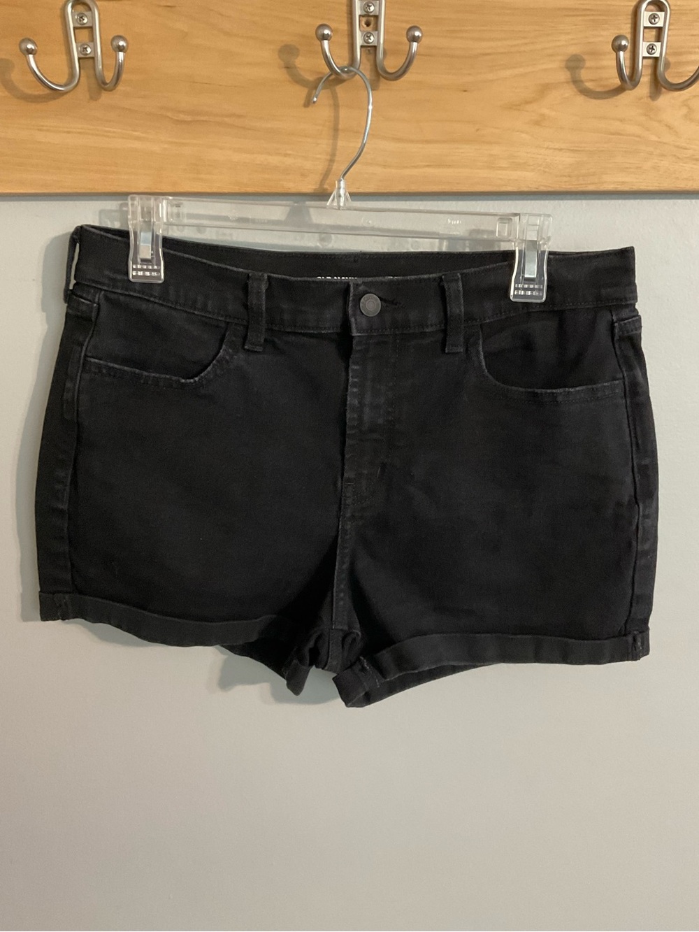Old Navy Black Mid-Rise WOW cuffed Jean Shorts size 8/32” waist